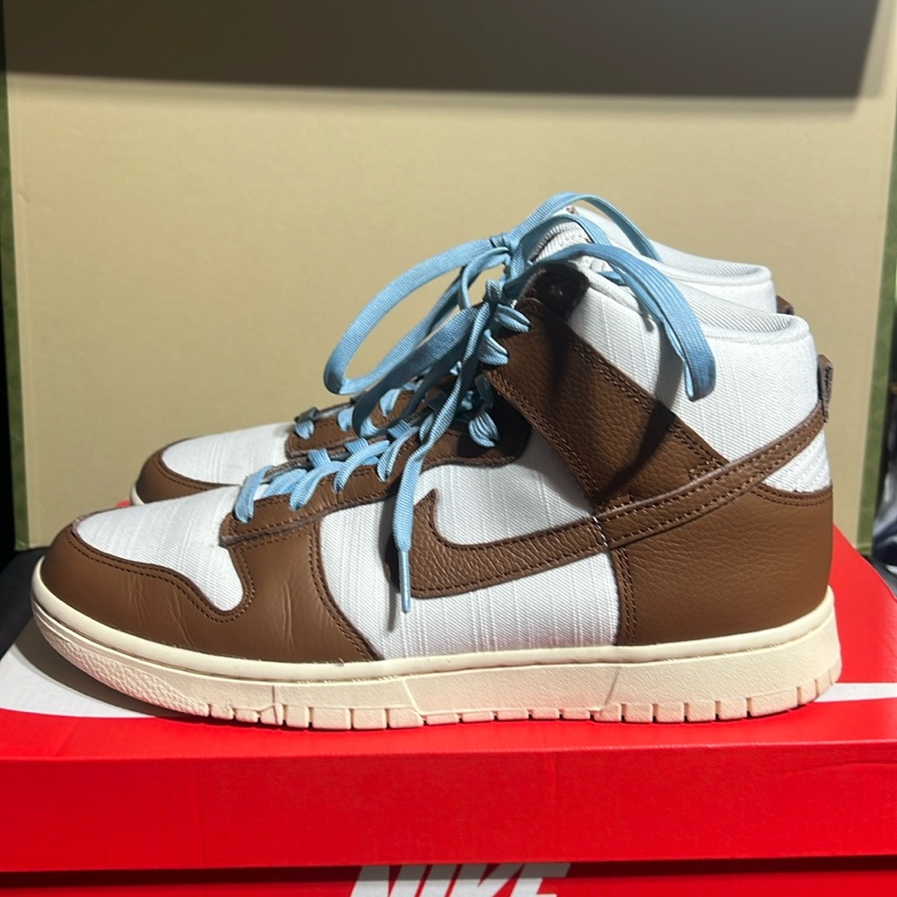 Nike Dunk HI Retro PRM, Men’s 9. Worn twice, MINT.